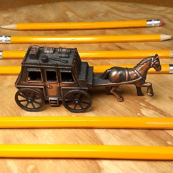 Collectable Metal Die Cast Horse & Stagecoach pencil sharpener - Picture 11 of 13